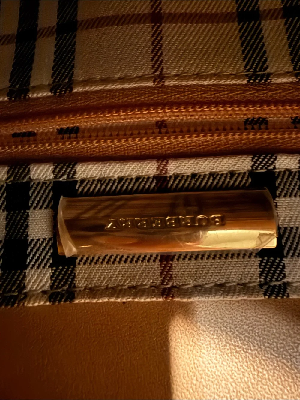 Burberry Tan Leather Shoulder Bag - Picture 6 of 9